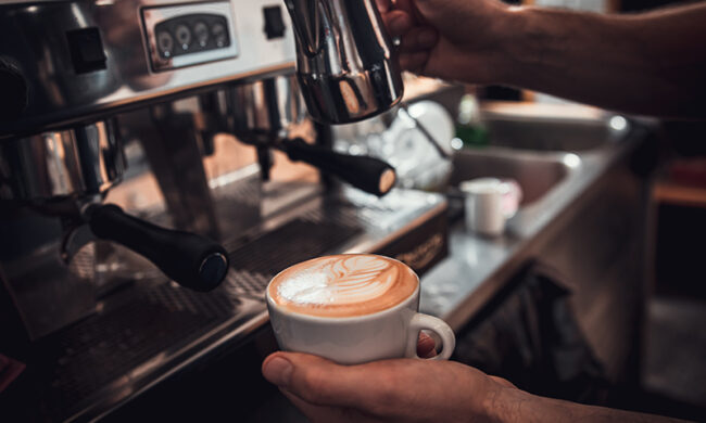 Come imparare a lavorare in un bar