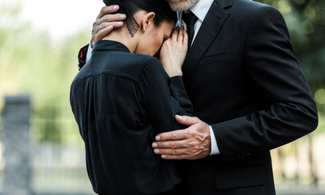 Come organizzare un funerale: le cose da conoscere e i passaggi da effettuare