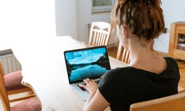 Consumi in aumento tra smart working ed e-learning: come ridurre gli sprechi e risparmiare